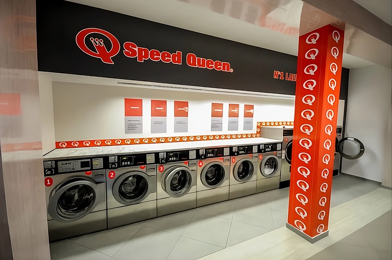 Moderan i čist interijer samoposlužne praonice u Kopru